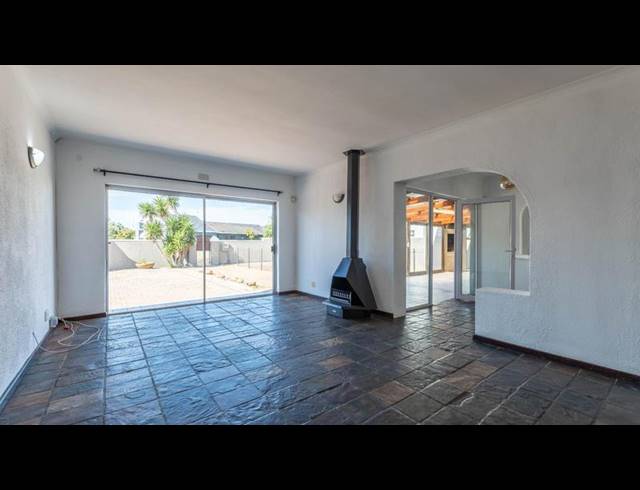 4 BEDROOM HOUSE FOR SALE IN DUYNEFONTEIN